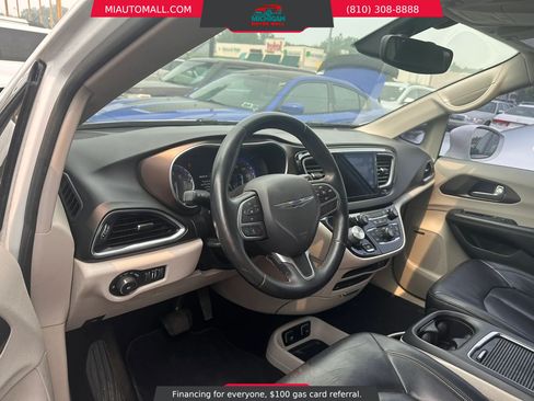 Used 2017 Chrysler Pacifica Touring-L Plus FWD image 8