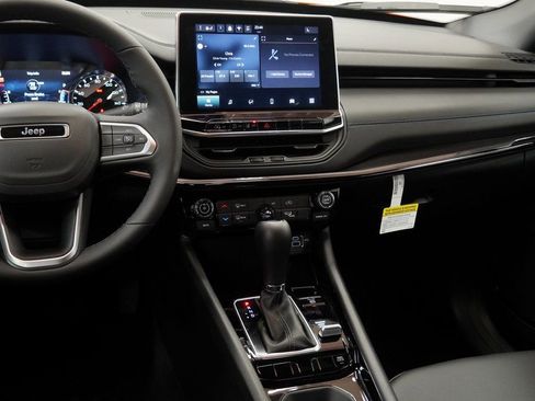 New 2026 Jeep Compass Latitude image 19