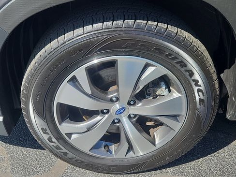 Certified 2023 Subaru Ascent Premium w/ Convenience Package AWD/4WD image 3