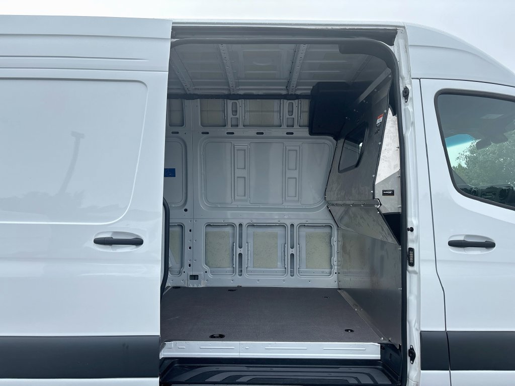 Used 2025 Mercedes-Benz Sprinter 2500 image 13