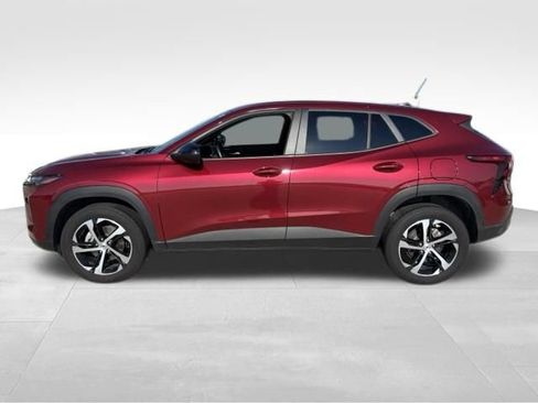 Certified 2025 Chevrolet Trax RS w/ Driver Confidence Package FWD image 2