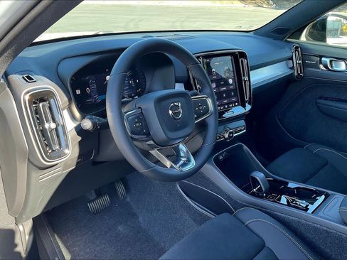 New 2026 Volvo XC40 B5 Ultra w/ Climate Package image 8