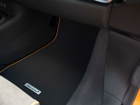 Used 2025 McLaren Artura Spider RWD image 46