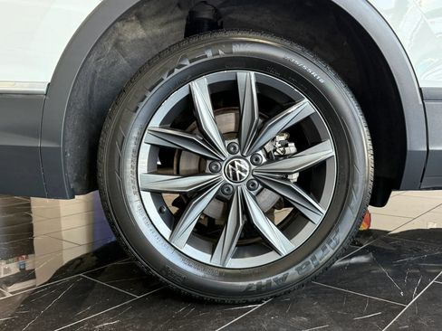 Used 2022 Volkswagen Tiguan SE AWD/4WD image 33