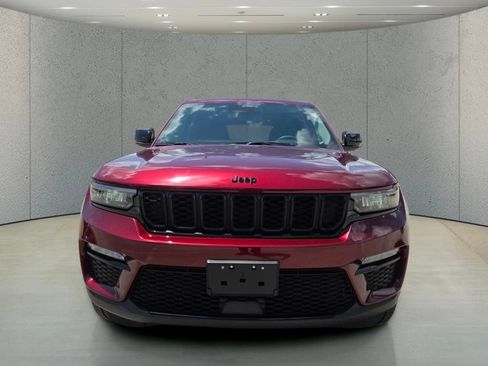 Used 2023 Jeep Grand Cherokee Limited w/ Black Appearance Package AWD/4WD image 12