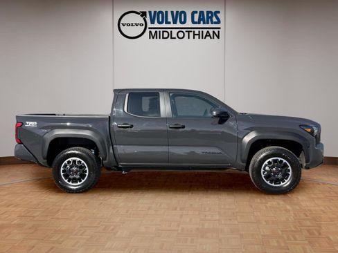Used 2025 Toyota Tacoma TRD Off-Road image 19