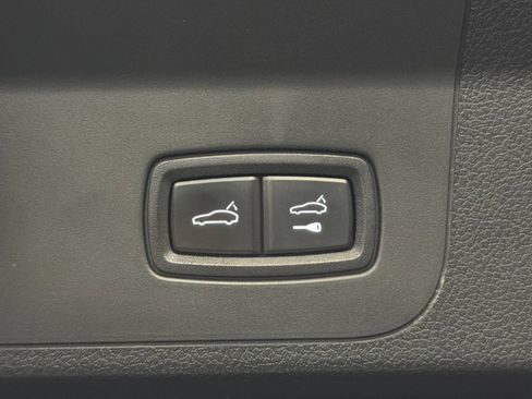 Used 2019 Porsche Panamera 4 AWD/4WD image 17