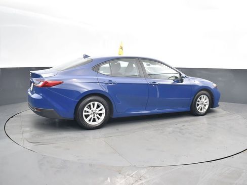 Used 2025 Toyota Camry LE image 3