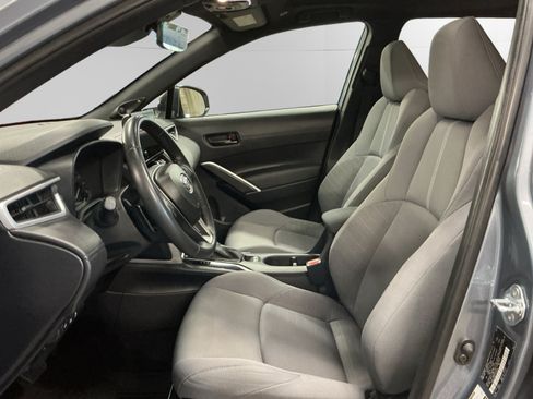 Used 2025 Toyota Corolla Cross AWD Hybrid w/ Moonroof Package image 9