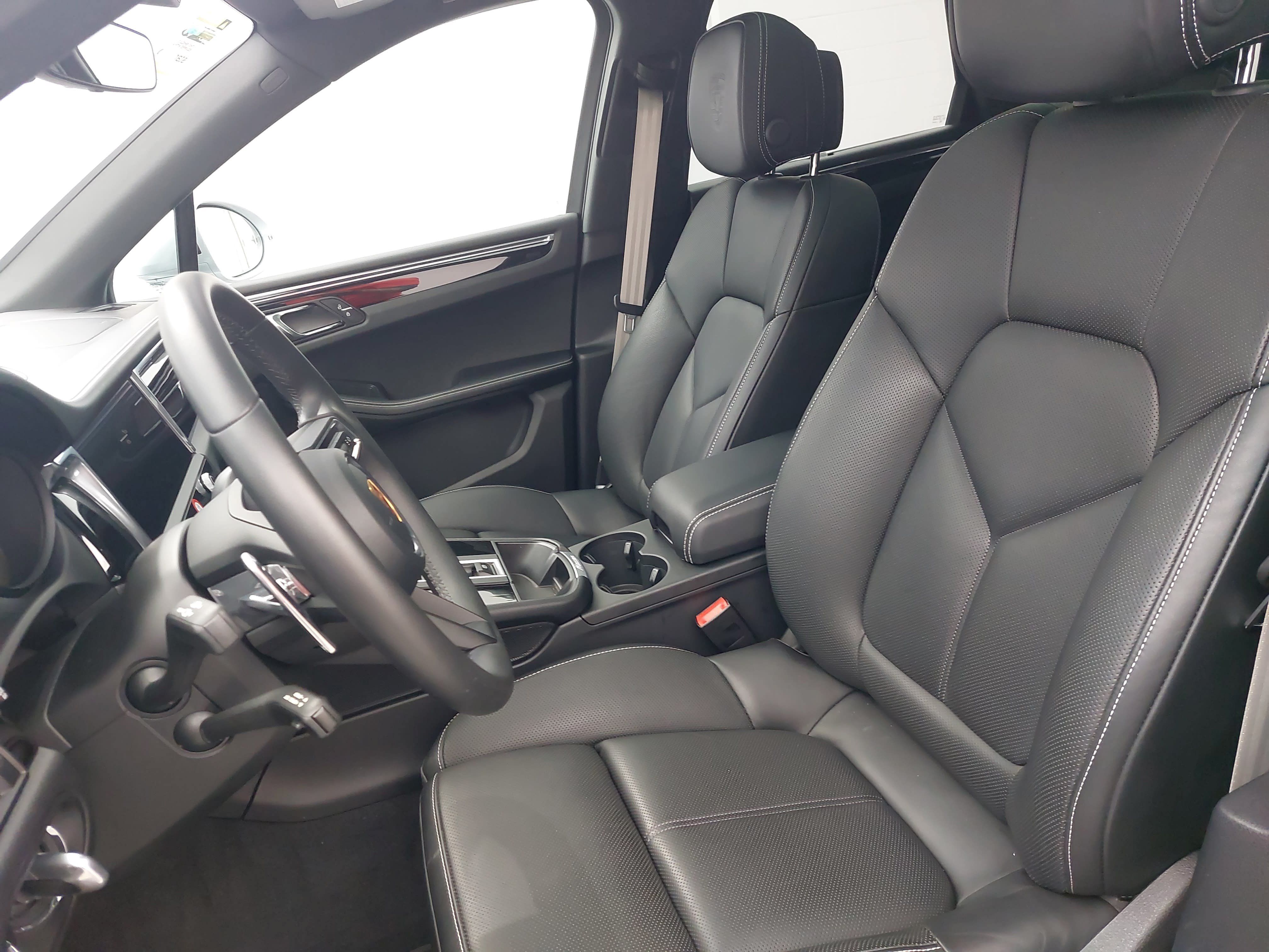 Certified 2026 Porsche Macan S AWD/4WD image 5