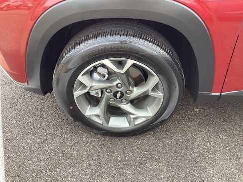 Used 2025 Chevrolet Trax LT w/ LT Convenience Package image 36