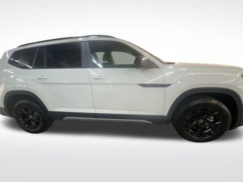 Used 2025 Volkswagen Atlas Peak Edition SE AWD/4WD image 10