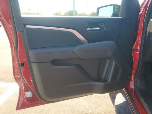 Used 2025 Chevrolet Colorado Z71 w/ Technology Package image 10