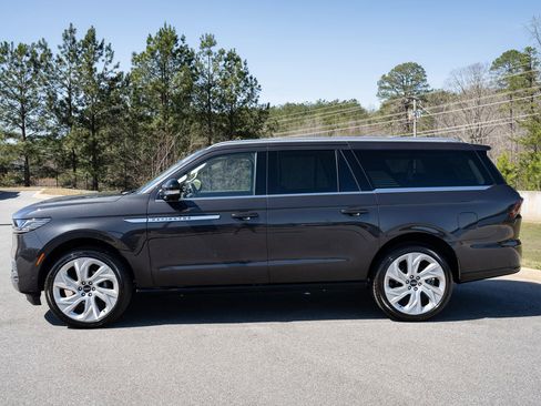 Used 2025 Lincoln Navigator L Reserve AWD/4WD image 14