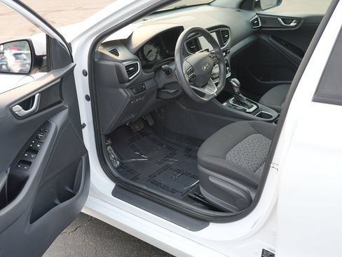 Used 2019 Hyundai Ioniq Plug-In Hybrid FWD image 13
