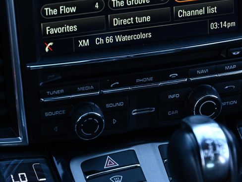 Used 2016 Porsche Panamera S image 16