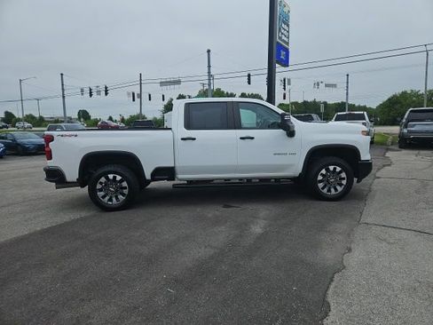Used 2024 Chevrolet Silverado 2500 Custom w/ Custom Value Package AWD/4WD image 5