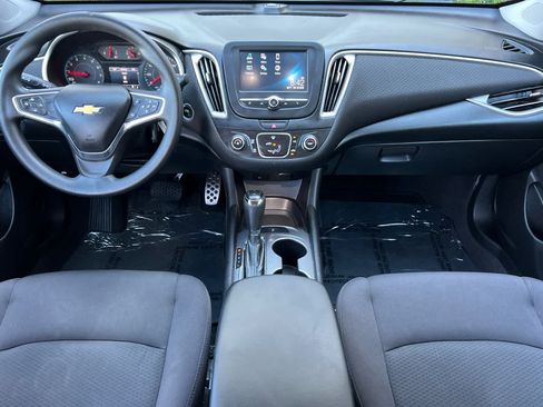 Used 2017 Chevrolet Malibu LS FWD image 3