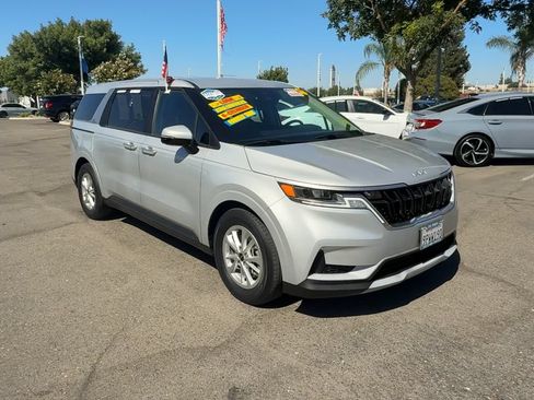 Used 2022 Kia Carnival LX FWD image 1