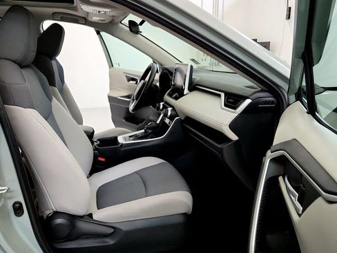 Used 2022 Toyota RAV4 XLE w/ Convenience Package AWD/4WD image 17