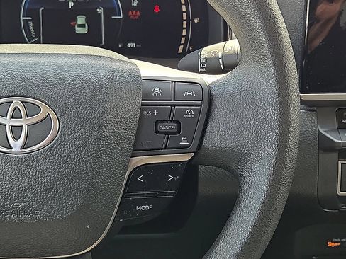 Used 2025 Toyota Camry LE FWD image 20