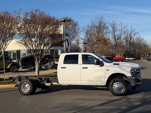 Used 2025 RAM 3500 Tradesman w/ Chrome Appearance Group image 5