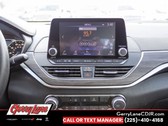Used 2025 Nissan Altima 2.5 SV FWD image 9