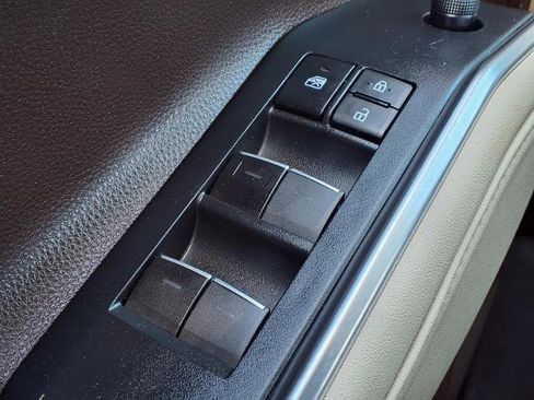 Used 2020 Toyota Highlander Limited image 17