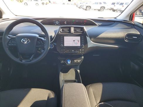 Used 2022 Toyota Prius LE image 10