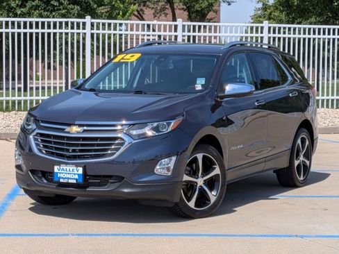 Used 2019 Chevrolet Equinox Premier AWD/4WD image 2