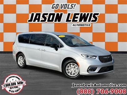 New 2026 Chrysler Pacifica Select