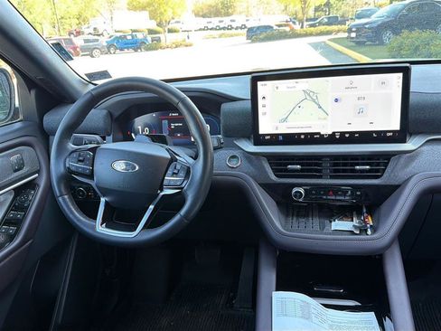 Used 2025 Ford Explorer Platinum w/ Ultimate Package image 9