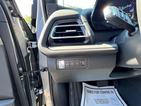 New 2026 Chevrolet Traverse LT w/ Driver Confidence Package AWD/4WD image 12