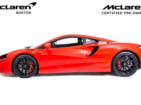Used 2024 McLaren Artura RWD image 2