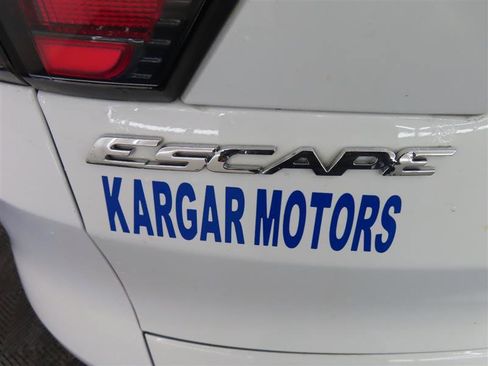 Used 2017 Ford Escape SE w/ Equipment Group 201A FWD image 14