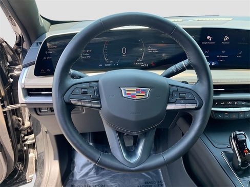 Used 2024 Cadillac XT4 Luxury w/ Cold Weather Package image 11