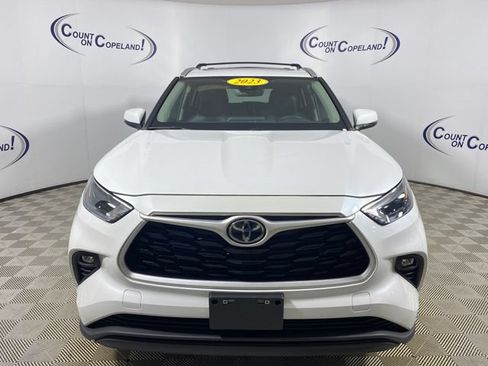 Used 2023 Toyota Highlander XLE AWD/4WD image 2