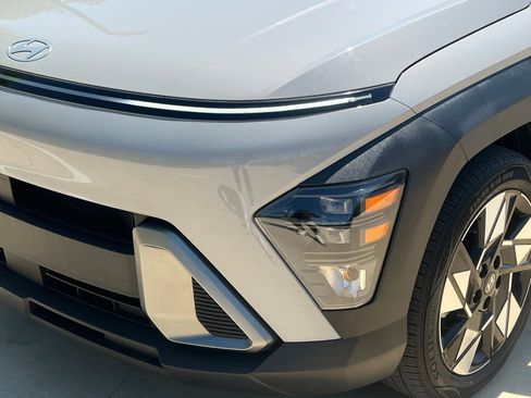 Used 2024 Hyundai Kona SEL w/ Convenience Package FWD image 4