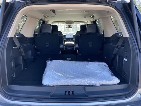 New 2024 Ford Expedition XLT image 9