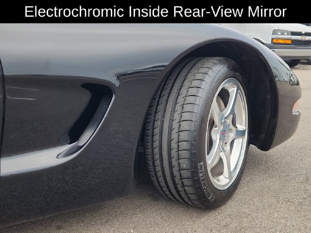 Used 2001 Chevrolet Corvette Convertible w/ Preferred Equipment Group2 RWD image 19