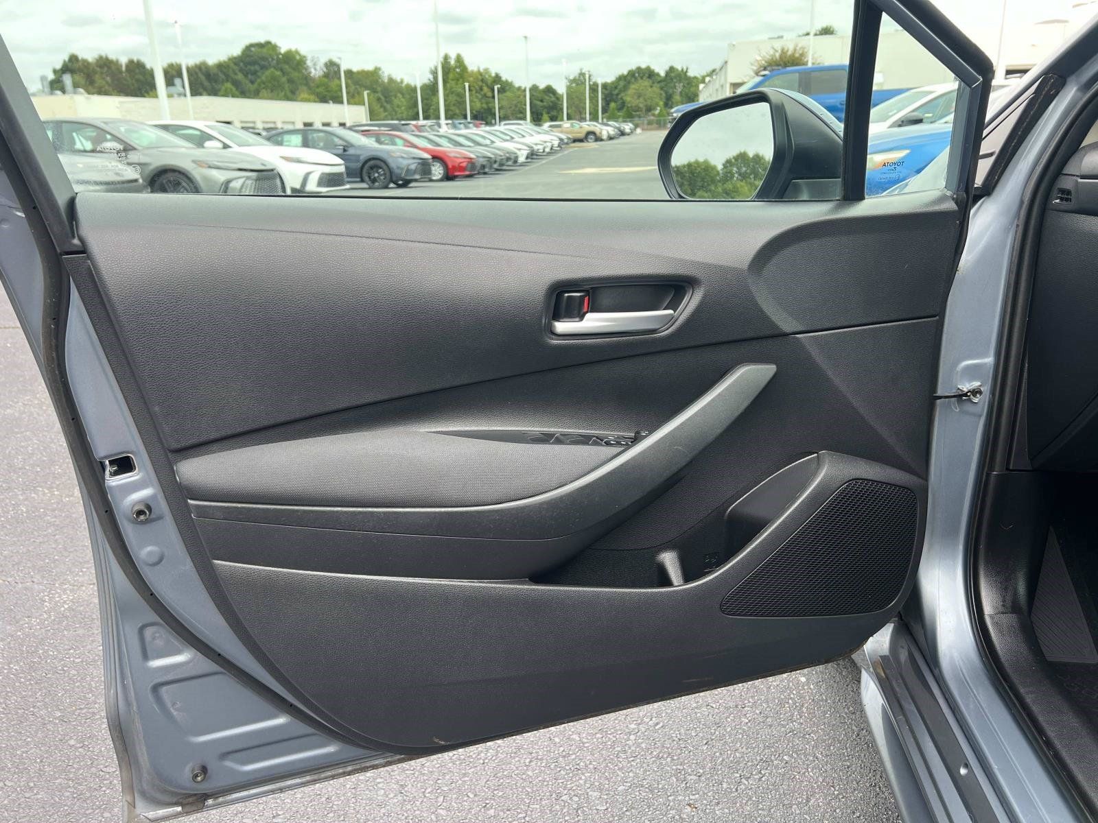 Used 2020 Toyota Corolla LE FWD image 15