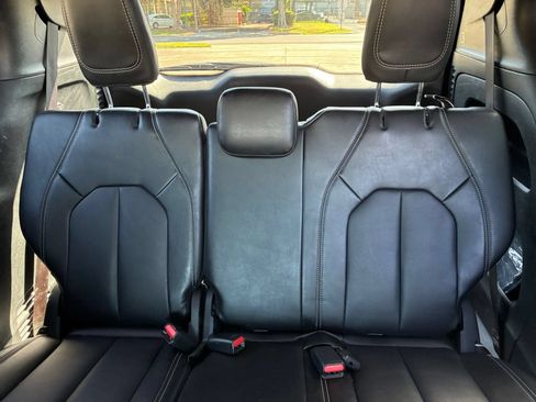 Used 2025 Chrysler Pacifica Select FWD image 35