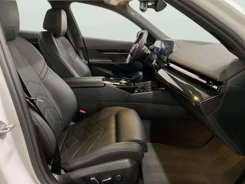 Used 2025 BMW 530i image 36