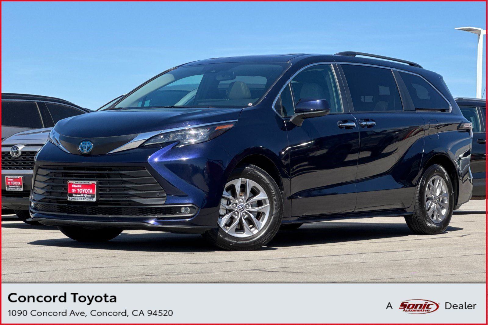 Used 2025 Toyota Sienna XLE FWD image 1