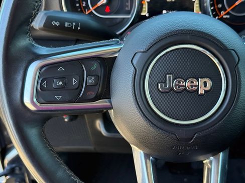 Used 2018 Jeep Wrangler Unlimited Sahara AWD/4WD image 15