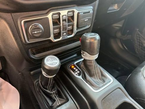 Used 2020 Jeep Wrangler Unlimited Sahara AWD/4WD image 19