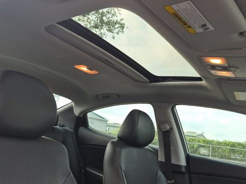 Used 2013 Hyundai Elantra Limited FWD image 15