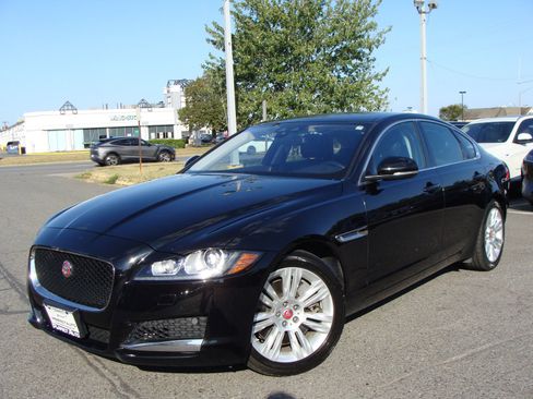 Used 2017 Jaguar XF Premium image 3