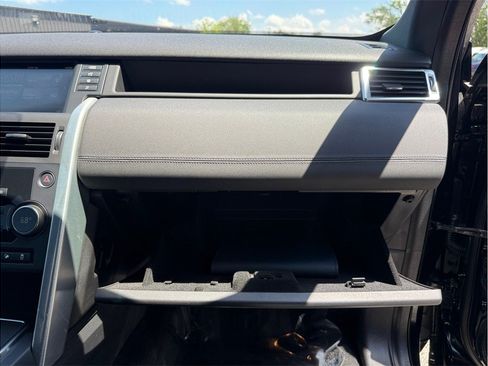 Used 2019 Land Rover Discovery Sport SE AWD/4WD image 48