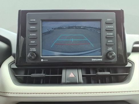 Used 2022 Toyota RAV4 XLE AWD/4WD image 19